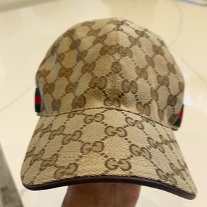 Gucci hat.  UNISEX LARGE never worn
